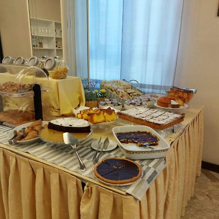 Hotel Brezza Rimini Dış mekan fotoğraf