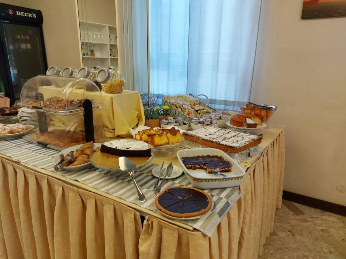 Hotel Brezza Rimini Dış mekan fotoğraf