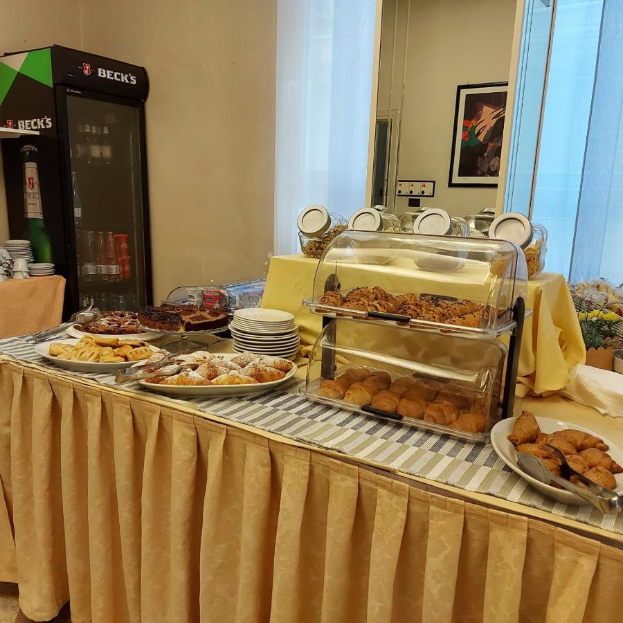 Hotel Brezza Rimini Dış mekan fotoğraf