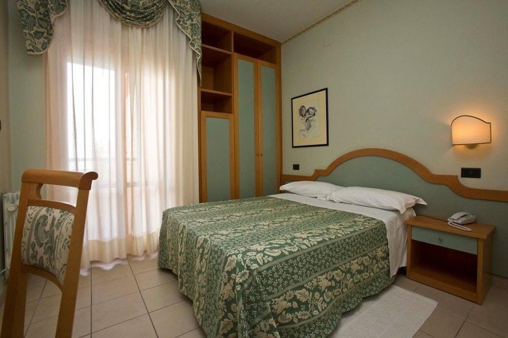 Hotel Brezza Rimini Dış mekan fotoğraf
