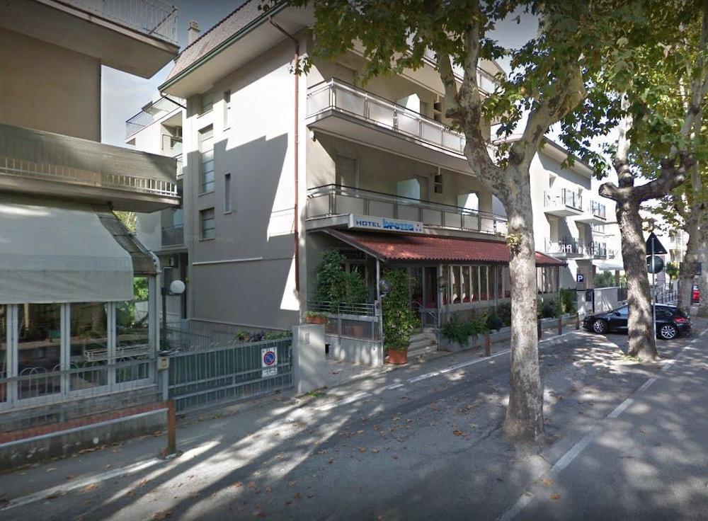Hotel Brezza Rimini Dış mekan fotoğraf