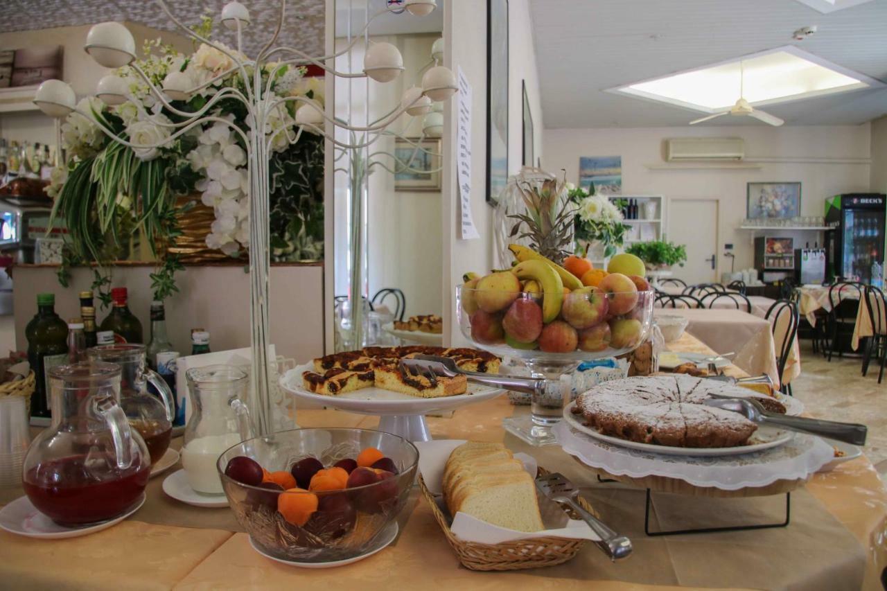 Hotel Brezza Rimini Dış mekan fotoğraf